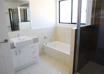 hoek_modular_homes_modular_homes_v.s_kit_homes_qld_modular_bathroom